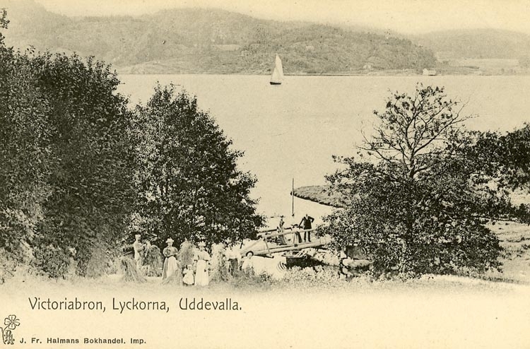 Enligt Bengt Lundins noteringar: "Viktoriabron. Lyckorna. Uddevalla".