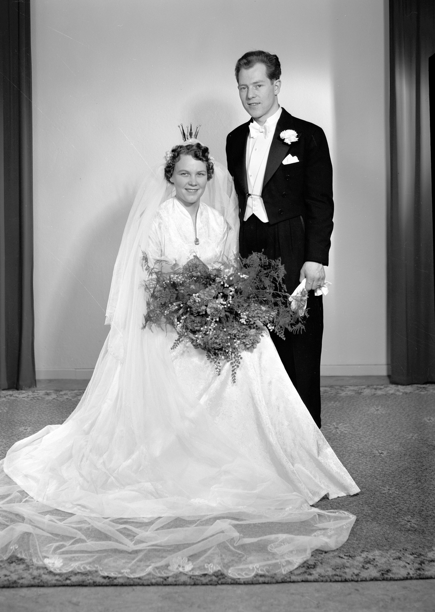Bröllopsporträtt av Vega Einarsson och Gösta Eriksson.