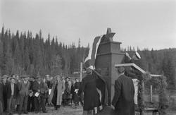 Under avduking av minnesteinen over krigsfangene som døde un