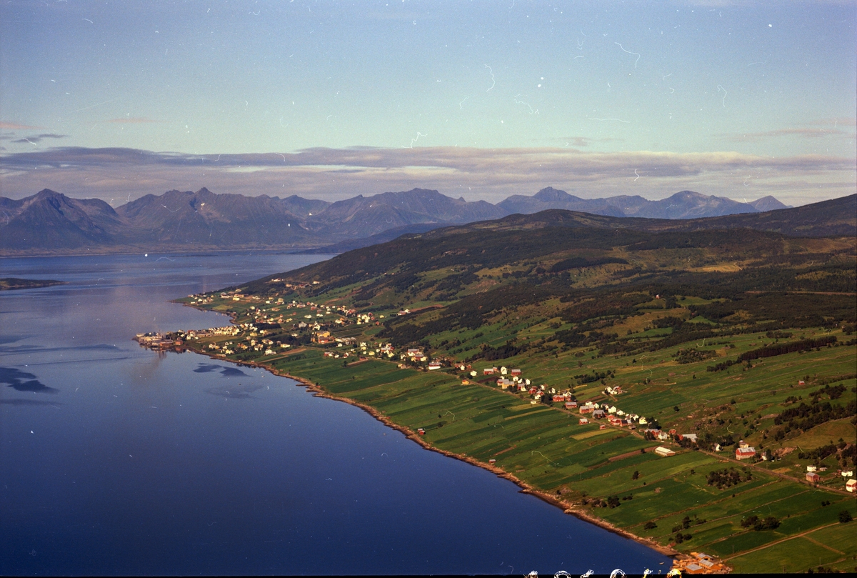 Flyfoto av strekningen fra Gåra til Borkenes.
