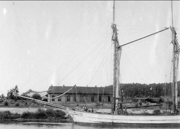 "Allstra" av Aspa bruk i Köpings hamn. Endast förstoring 31 x 42 cm.