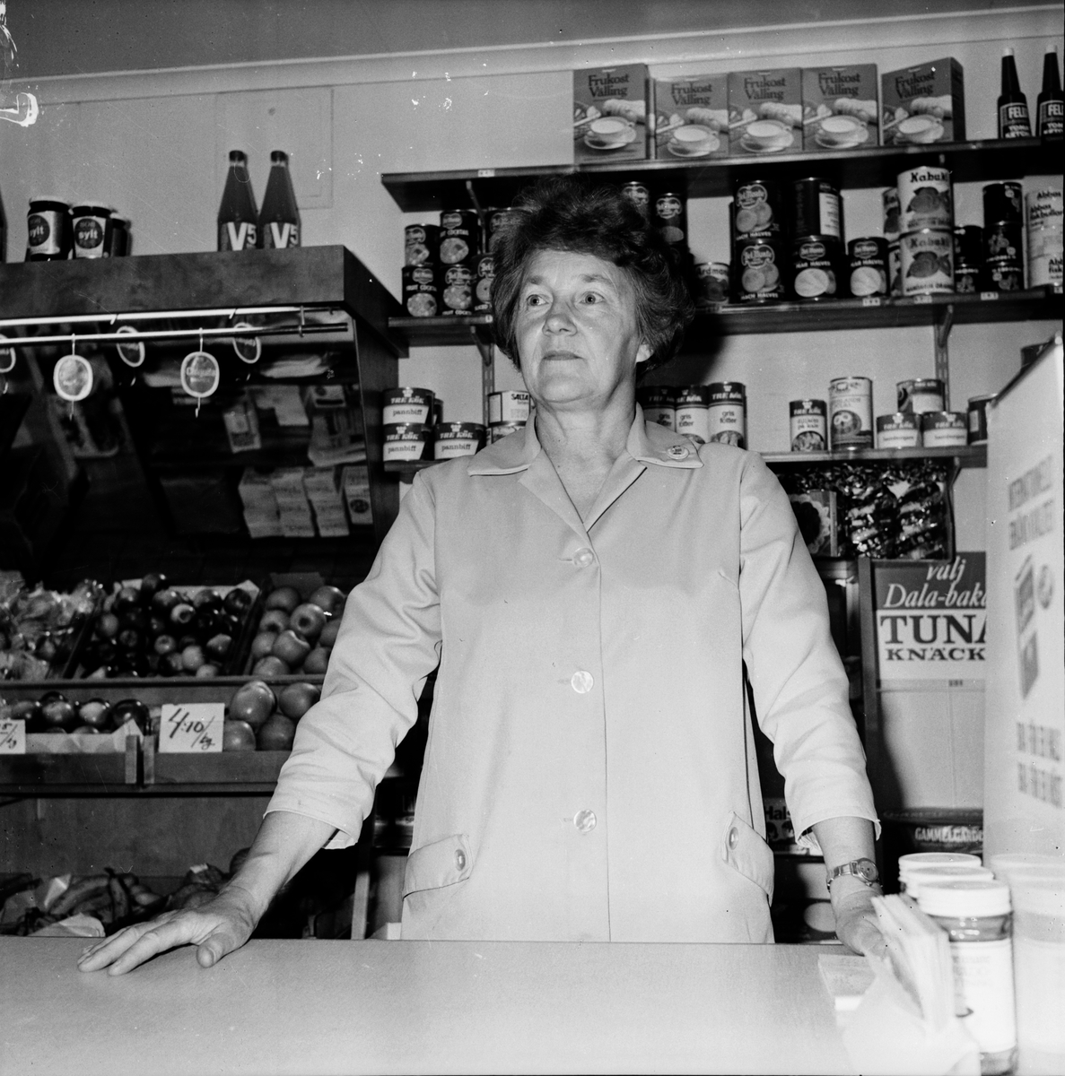 Affären Hanks i Flästa upphör. Affärsbiträde Gunborg Brolin.
Butiken ägdes av Linnéa Eriksson.
September 1972