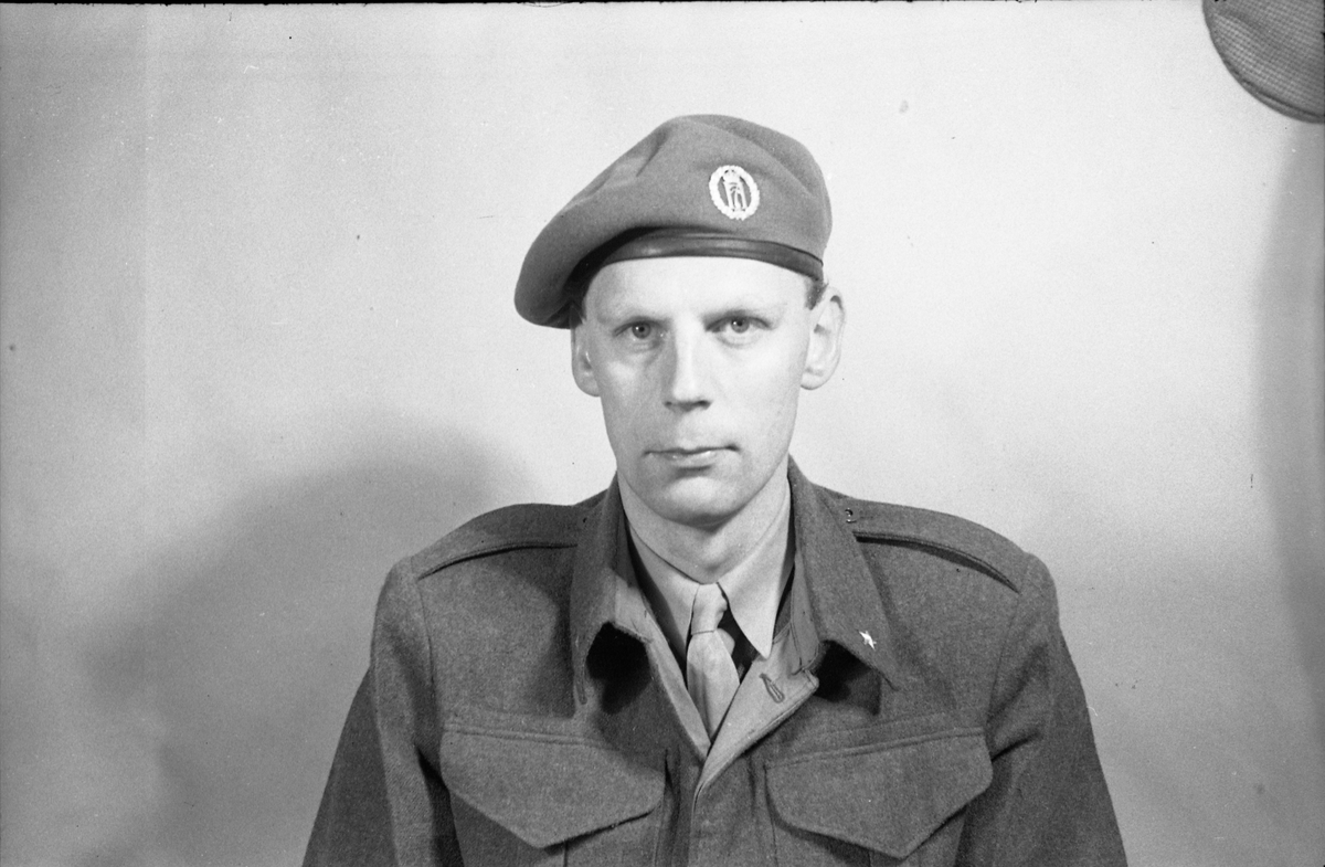 Portrett av uidentifisert mann i militæruniform.