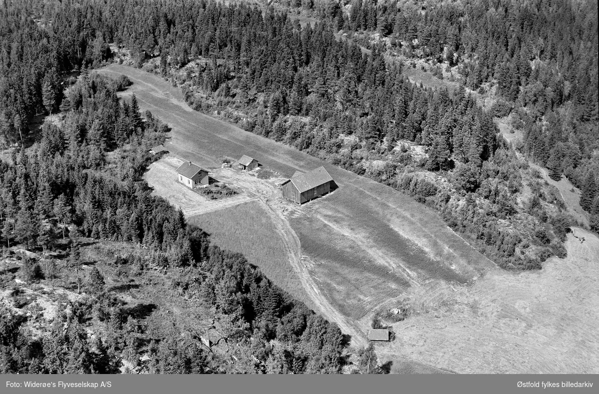 Oversiktsbilde over Bøe gård i Varteig, flyfoto 1953.