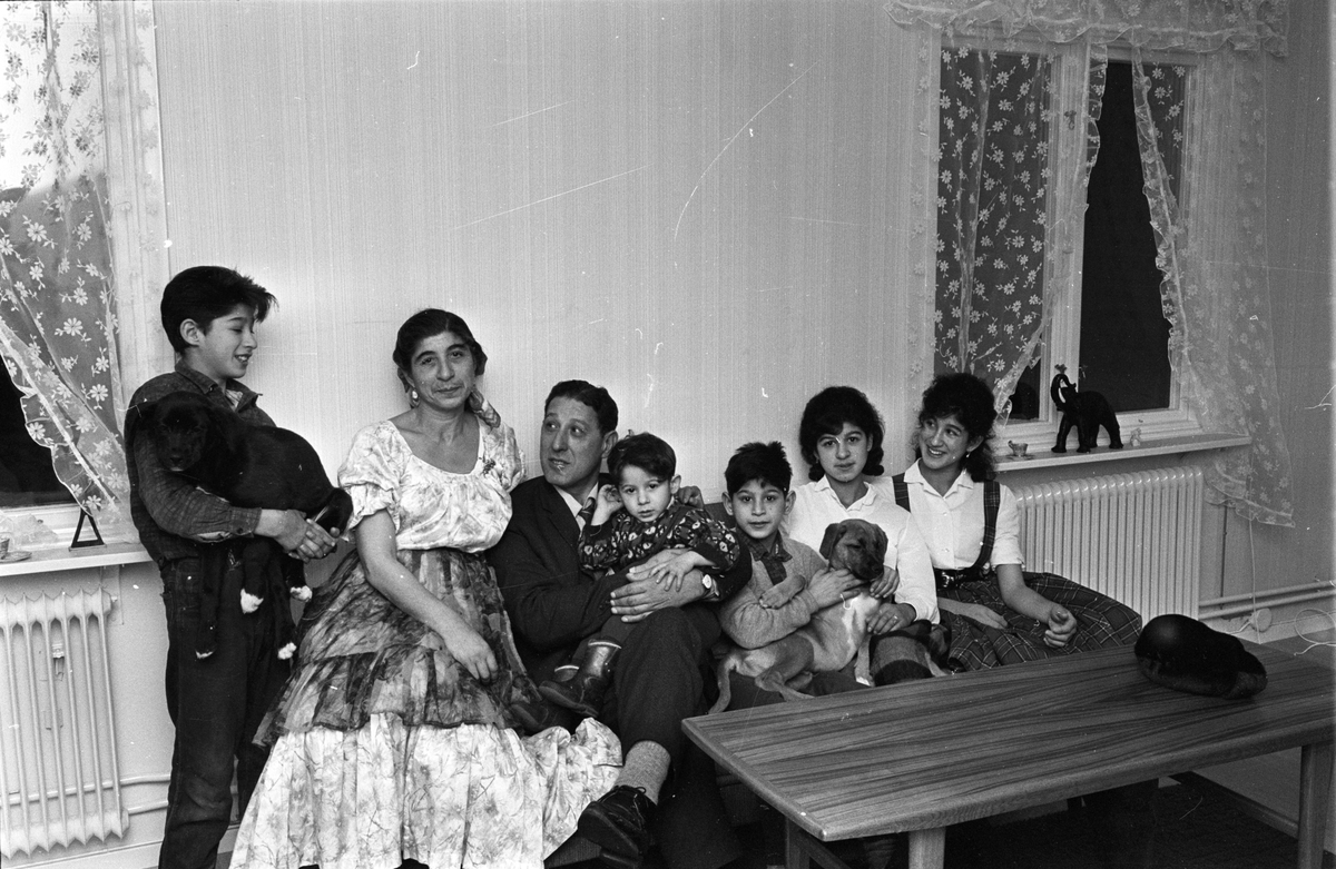 Marita och Sven Taikon med barnen, Uppsala 1963