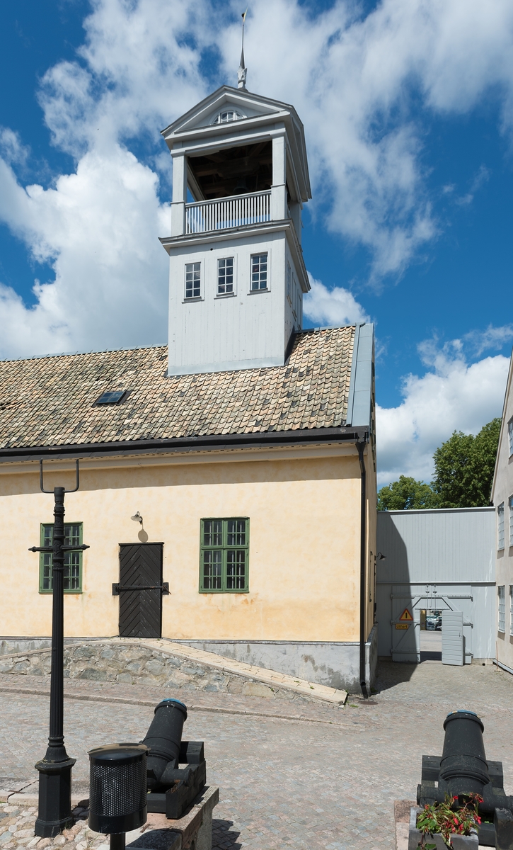 Fotodokumentation på Marinbasen i Karlskrona. Förrådshus, Kansligatan, byggdes i början av 1780-talet. En lanternin på taket som fungerat som signalplattform för optisk telegraf för att hålla kontakt med Kungsholmen och Drottningskär.