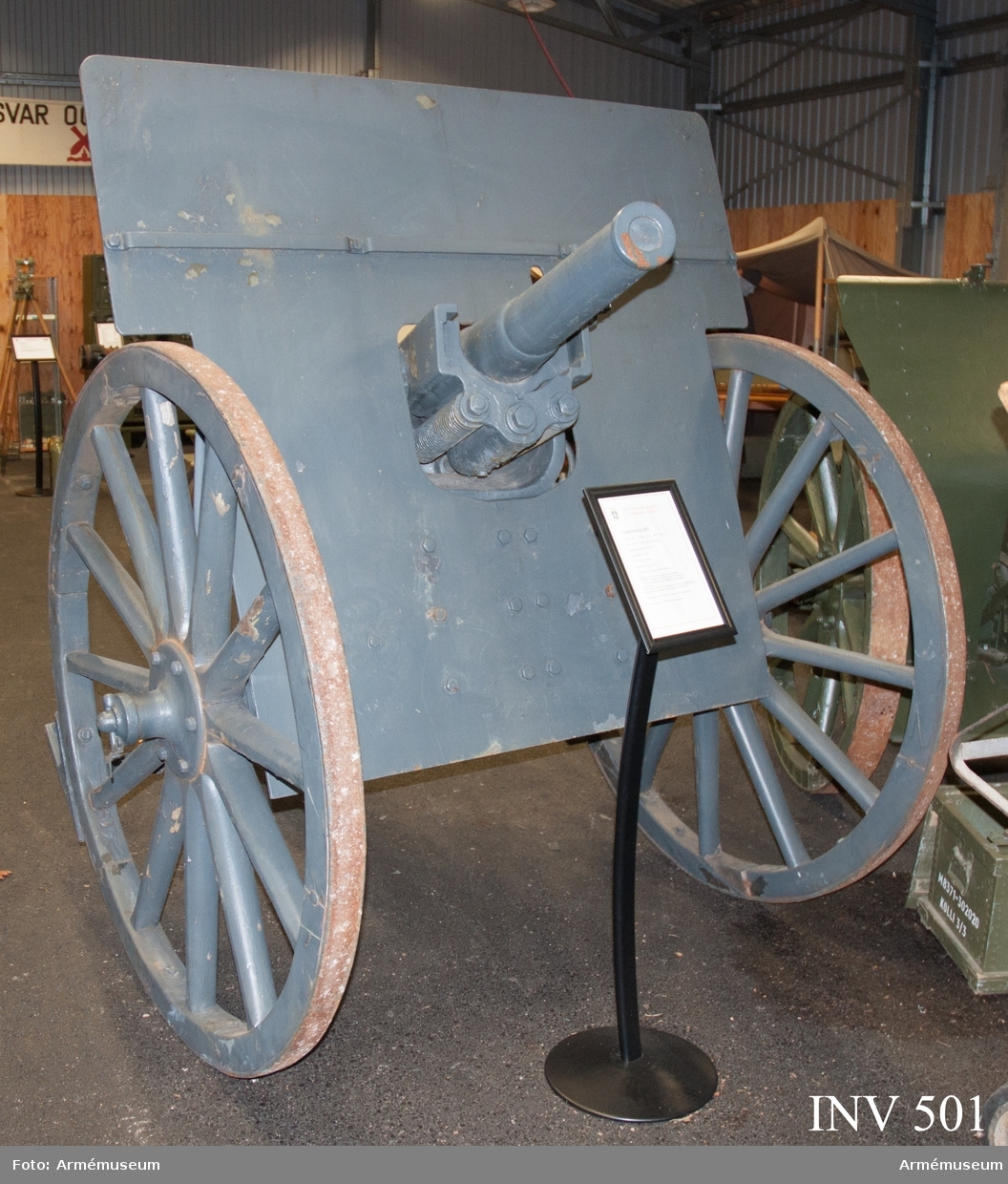 Eldröret tillverkat i Finspång 1897, lavetten vid Bofors 1897. Största skottvidd: 7900 m.