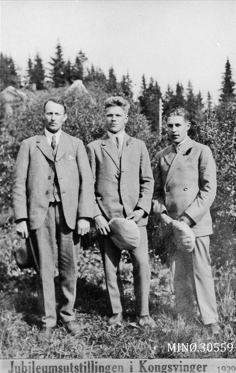 Tre strammer karer på jubileumsutstilling 1929