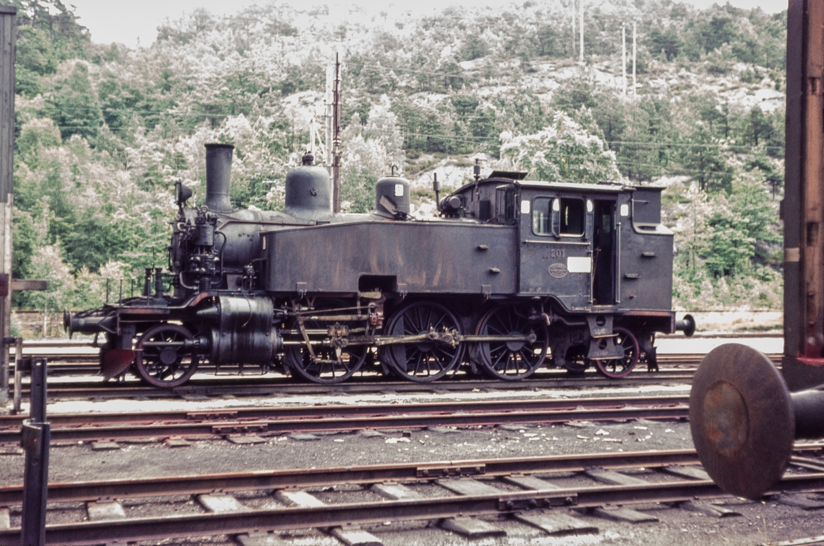 Damplokomotiv type 20b nr. 201 på NSBs verksted Krossen ved Kristiansand.