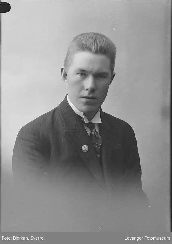 Portrett av E. Aasgård.