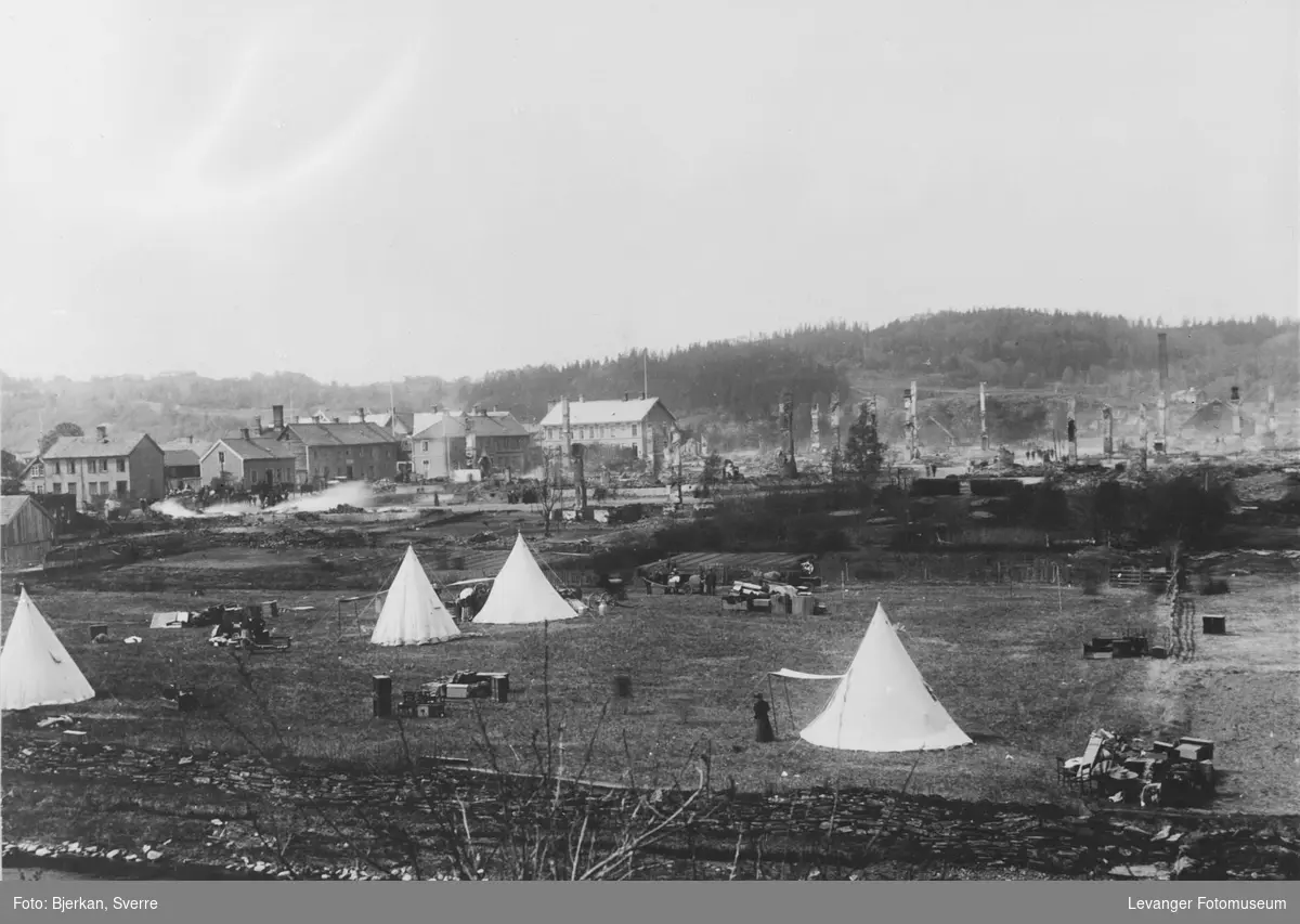 Etter bybrannen i Levanger 1896.