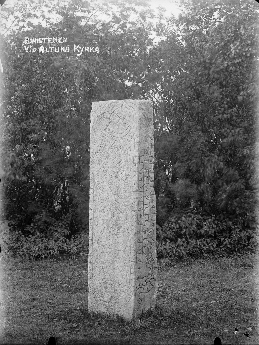 "Runstenen på Altuna kyrkbacke, uppflyttad från kyrkogården 1918", Altuna socken, Uppland