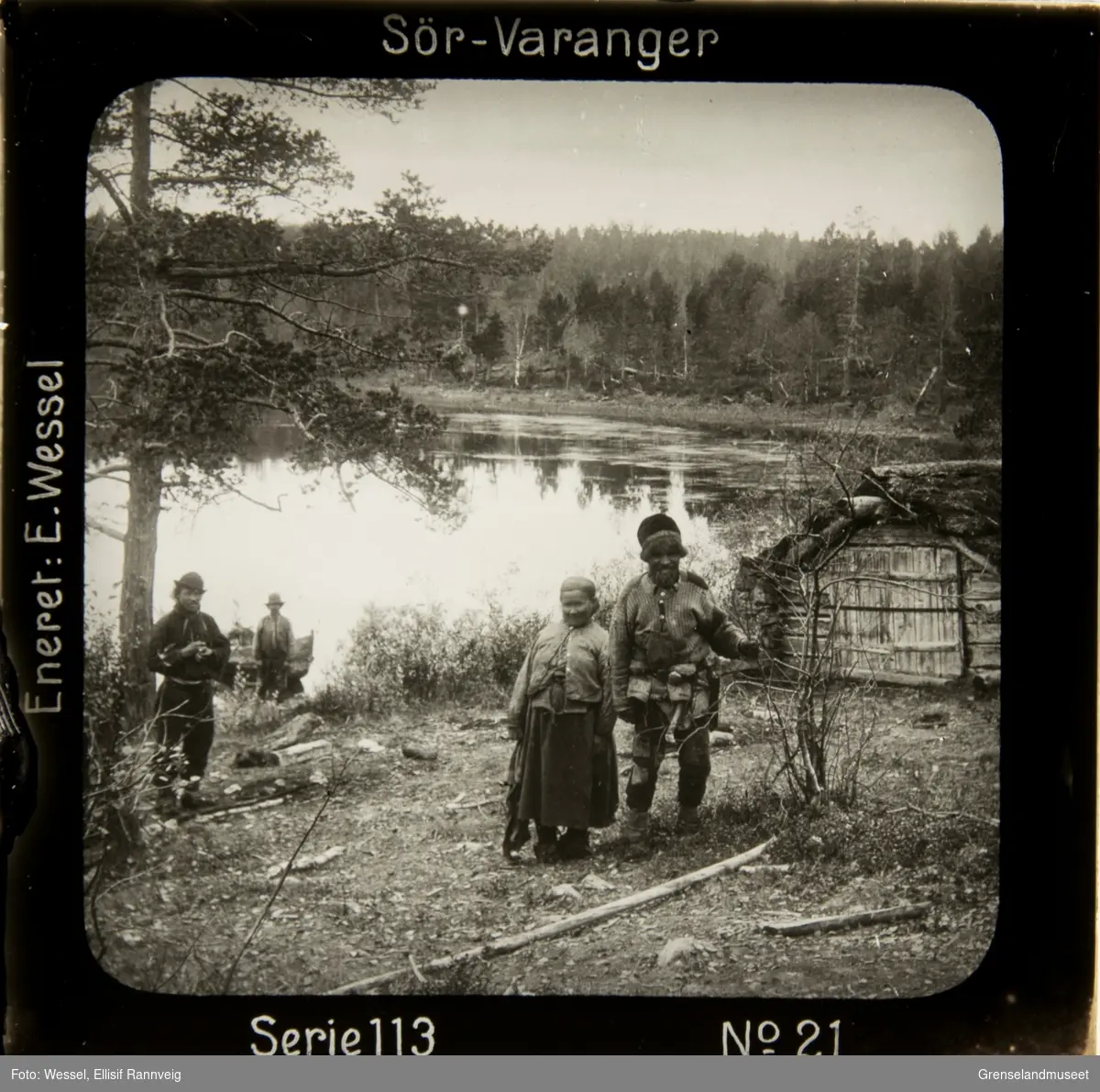 Skoltesamer ved Nordre ende av Langvannet på russisk side i Pasvik 1902.