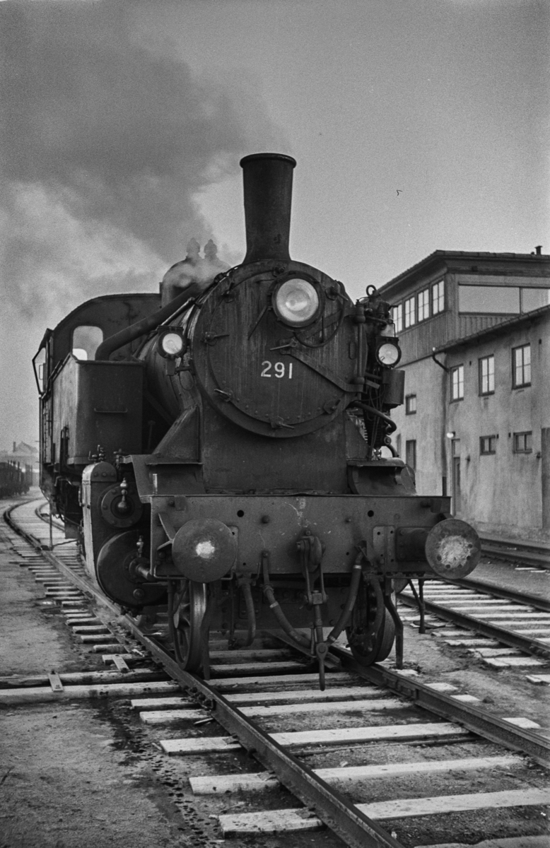 Damplokomotiv type 32a nr. 291 i skiftetjeneste på Trondheim stasjon.