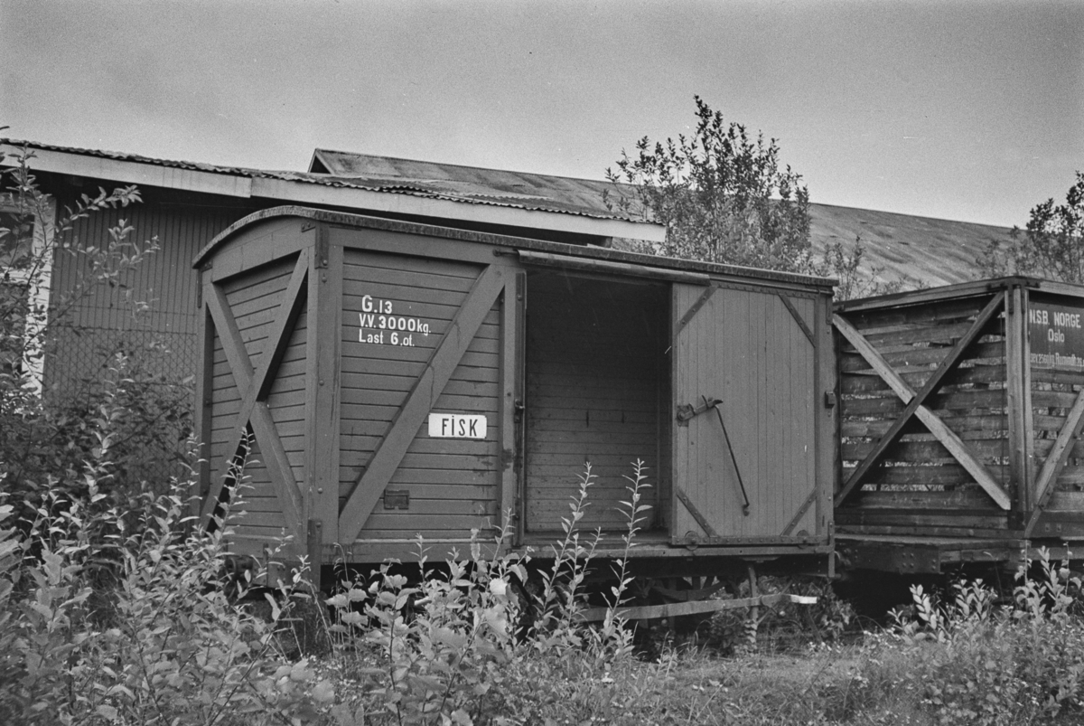 Hensatt godsvogn på Sørumsand stasjon etter nedleggelsen.