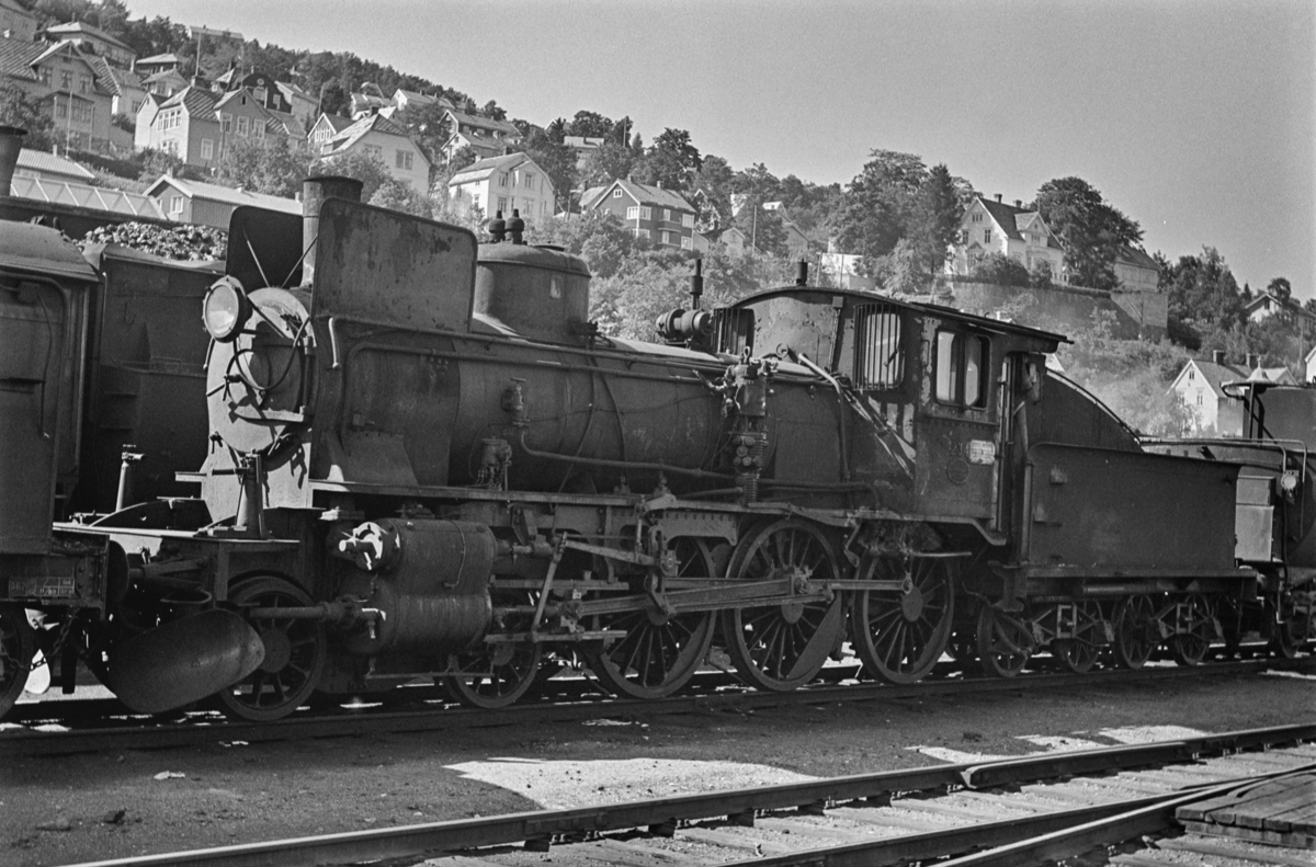 Hensatt damplokomotiv type 27a nr. 234 på Marienborg ved Trondheim. Lokomotivet ble senere tatt inn til revisjon.
