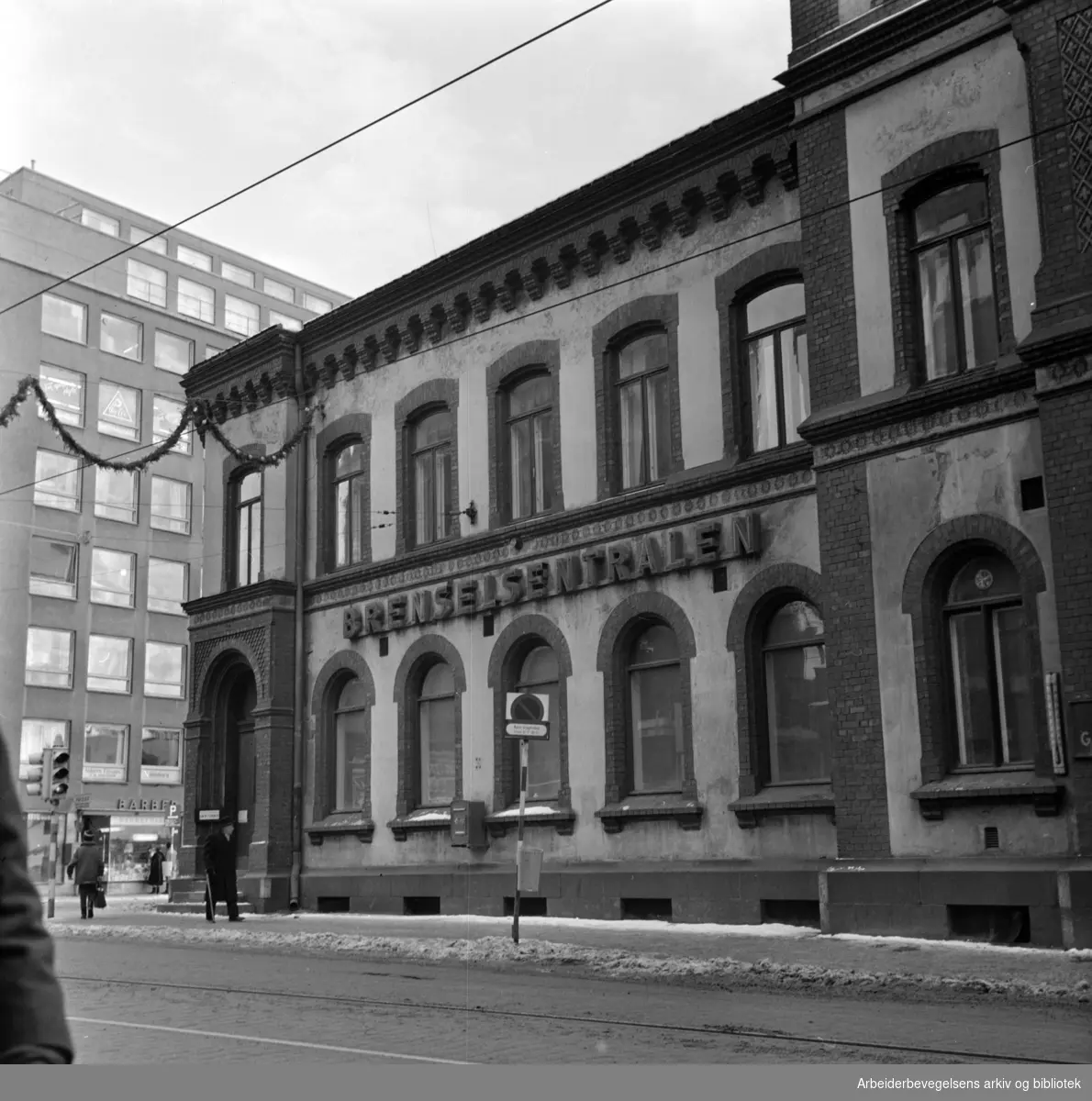 Storgata. Brendselsentralen. Jobb-avdelingen ved Oslo Arbeidskontor skal flytte hit. Desember 1966
