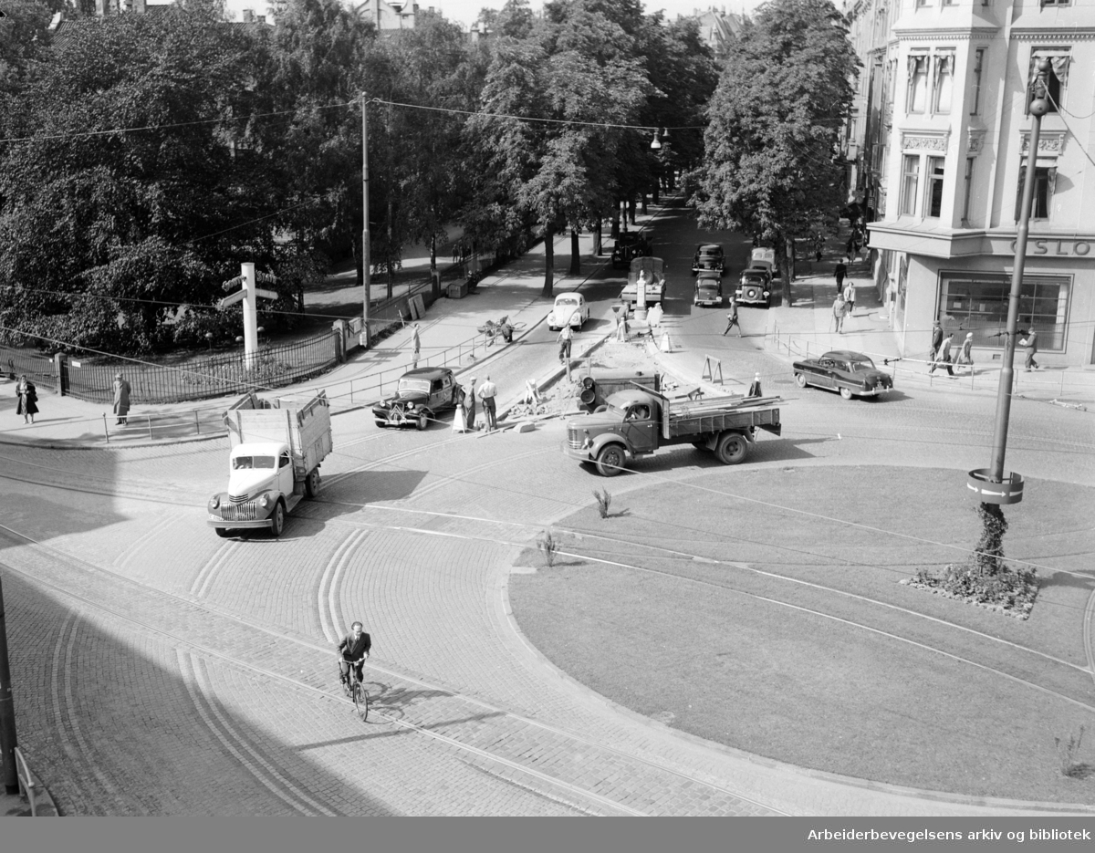 Solli plass. (Rundkjøringen) August 1954