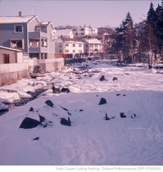Lundeåna i Egersund, lav vannføring og snø i elveleiet