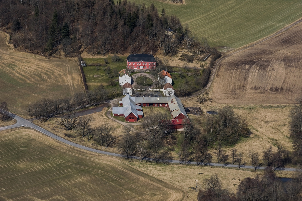 Flygfoto över Björnebergs gård utanför Jönköping.