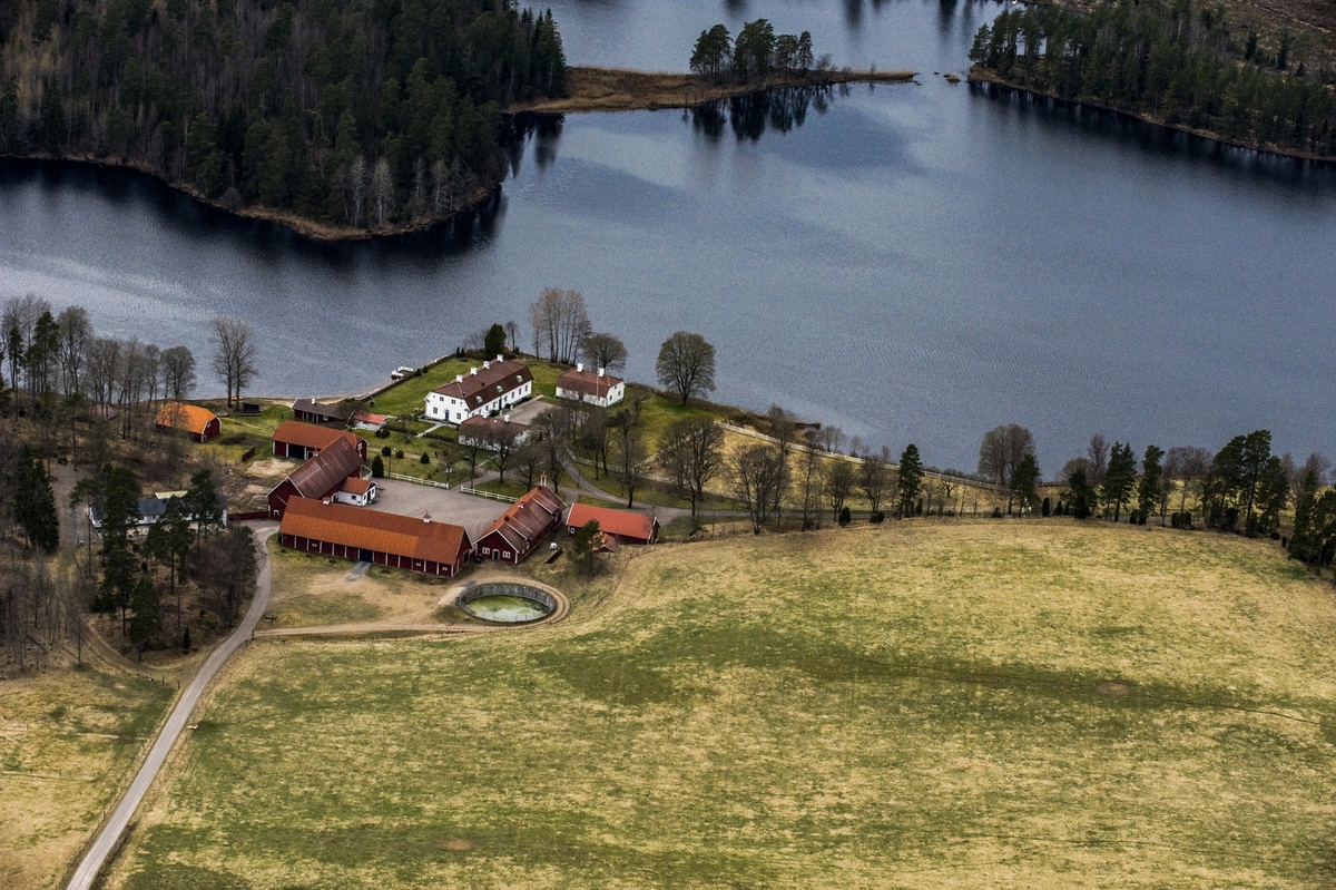 Flygfoto över Hubbestads säteri i Vaggeryds kommun.