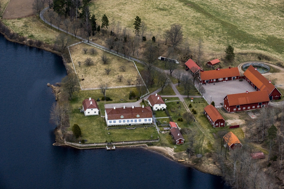 Flygfoto över Hubbestads säteri i Vaggeryds kommun.