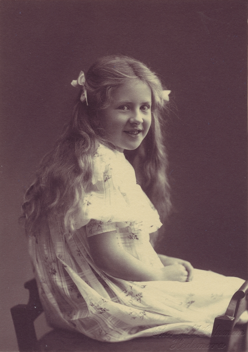 Porträtt av fröken Jörgensen-Nathorst-Böss, 1902-1905. Pigmentfotografi (pigmenttryck).