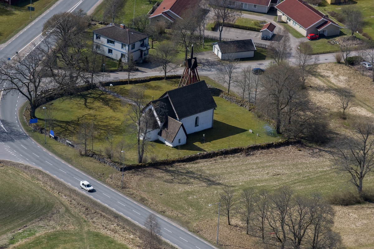Flygfoto över Myresjö gamla kyrka i Vetlanda kommun.