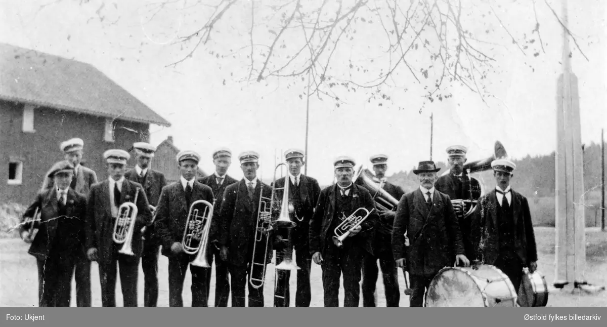 Solli Musikkforening i Tune., ca. 1920. Alle personene er ukjente.
