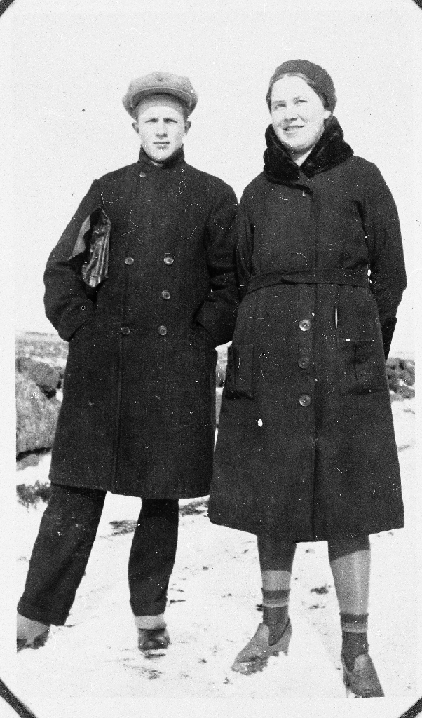 Framhaldskulen på Tunheim. Ingvald A Undheim (27.1.1916 - 23.9.1995) og Anns Søyland g. Martinsen (14.5.1915 - 9.8.1988)