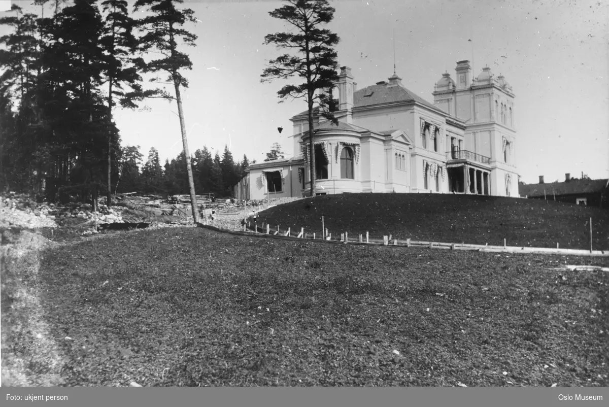 Høvik Glassverk, hovedbygning, hage