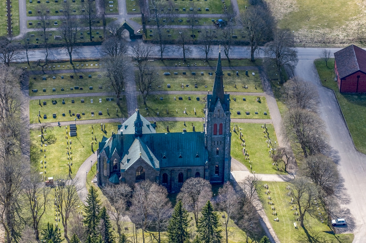 Flygfoto över Vallsjö kyrka i Sävsjö kommun.