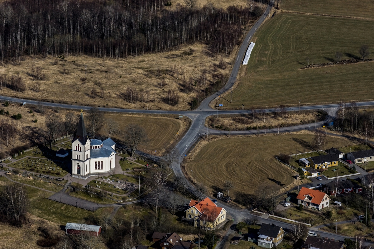 Flygfoto över Öggestorps kyrka i Jönköpings kommun.