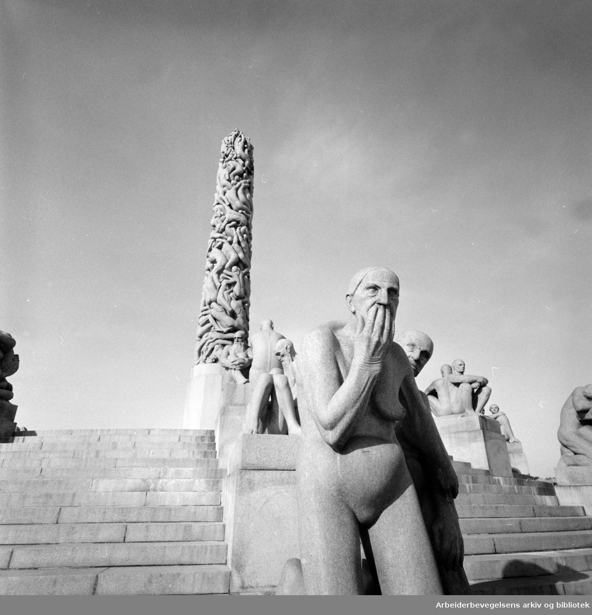 Vigelandsanlegget. Skulpturer av Gustav Vigeland. April 1977