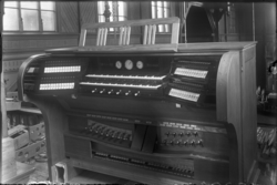Orgel fra Vestres orgel og pianofabrikk som lå på Haramsøy i