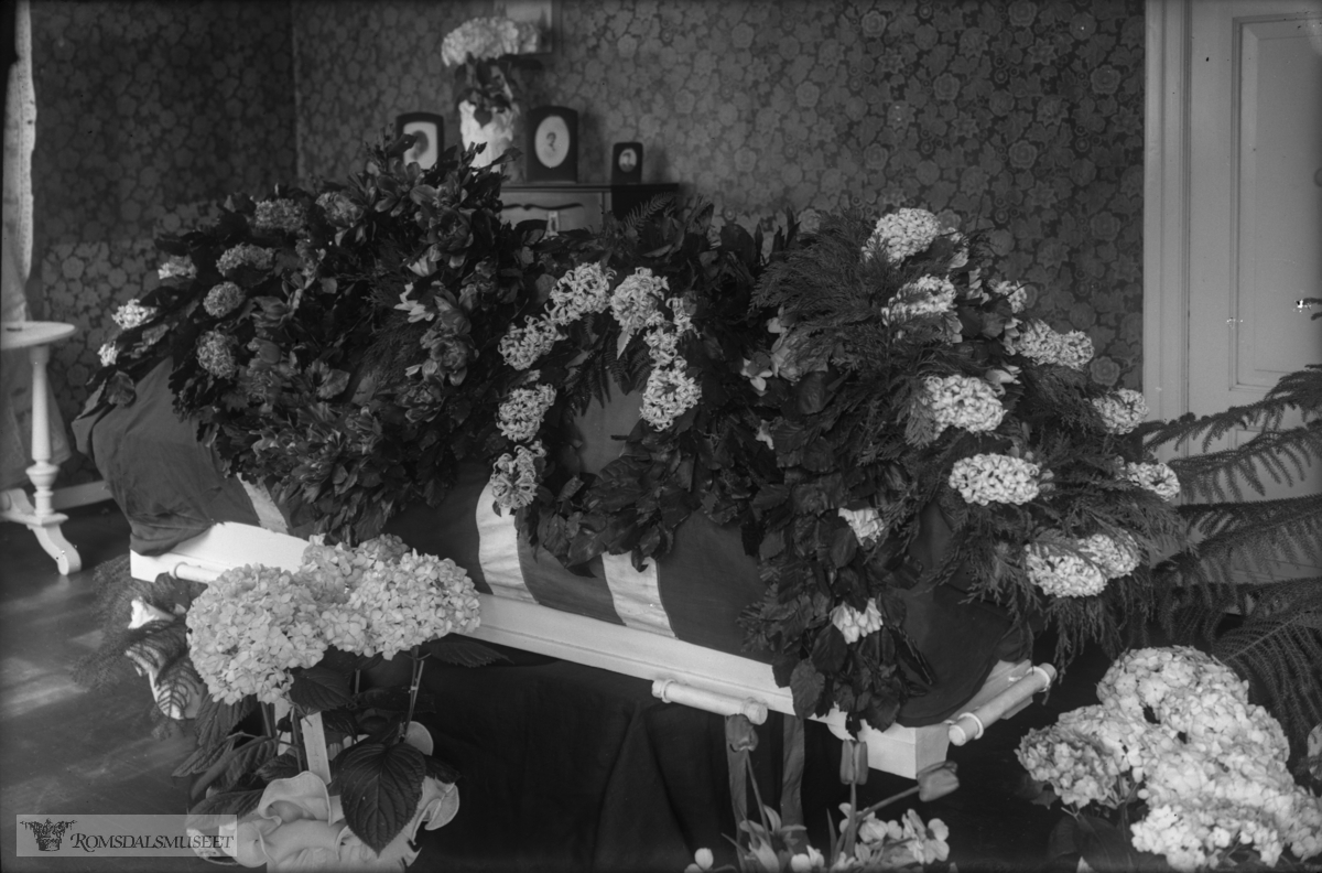 Begravelsen til Carl Conrad Finn 09.07.1860 - 26.04.1930.