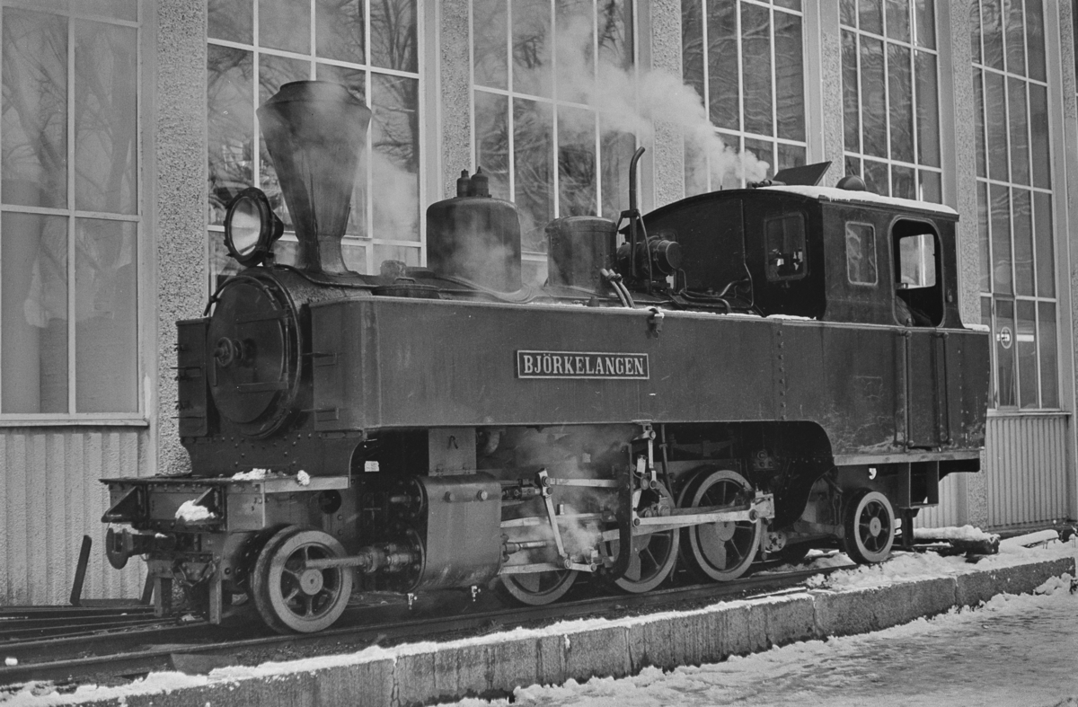 Urskog-Hølandsbanens lokomotiv nr. 5 Bjørkelangen ved Norges Tekniske Høyskole i Trondheim.