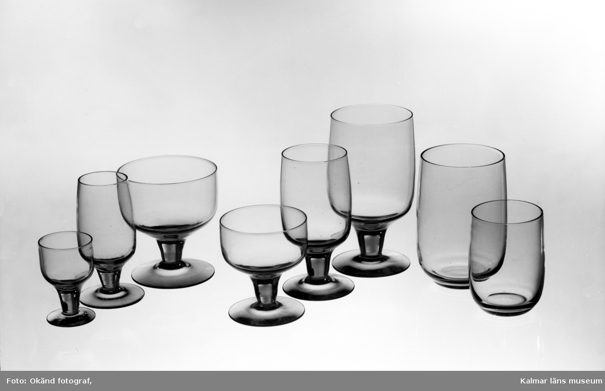 Glas producerat vid Björkshults glasbruk. 
Glasbruket var i drift 1892 - 1978.