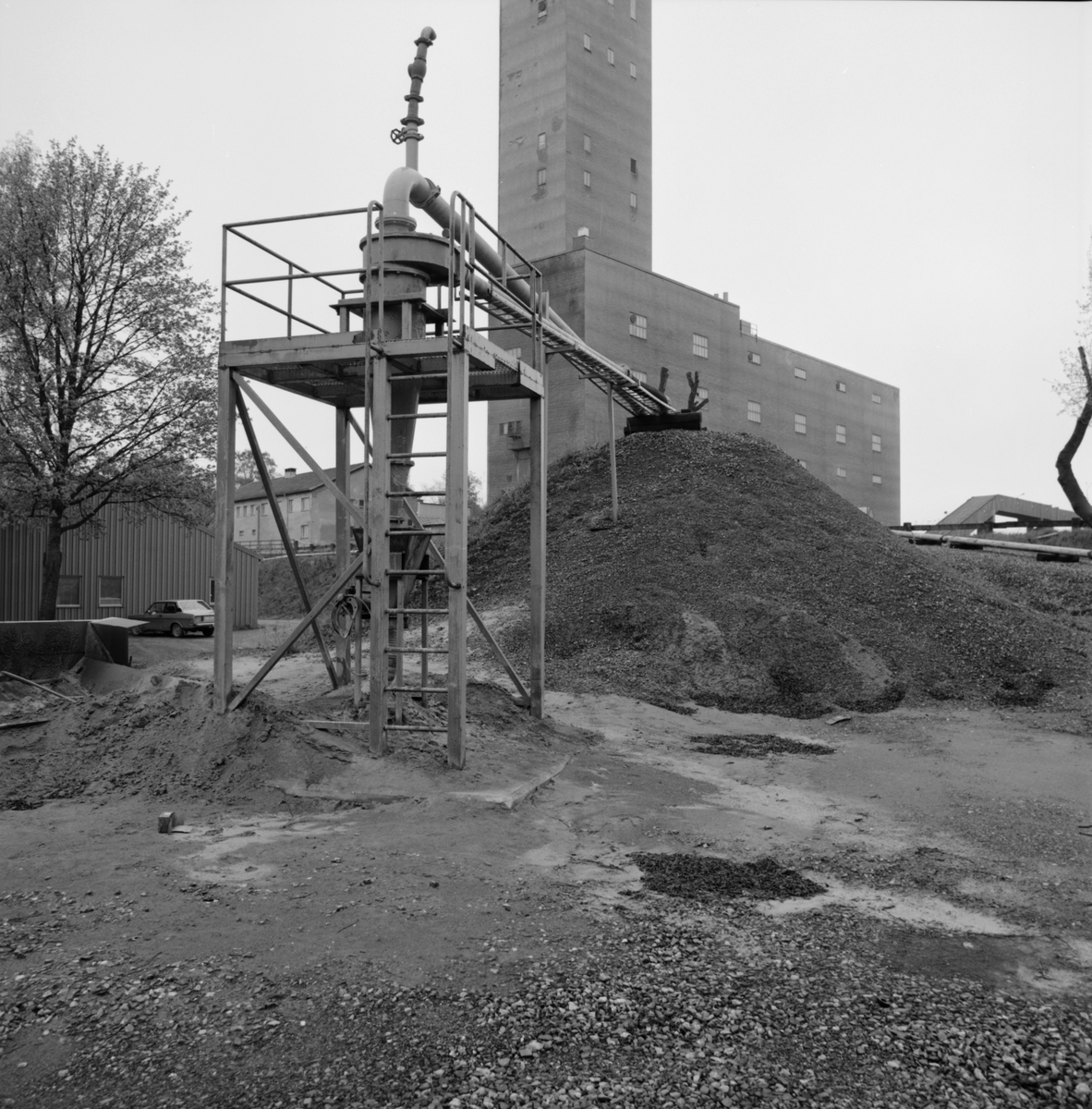 Pumpanläggning, Dannemora Gruvor AB, Dannemora, Uppland maj 1991. I bakgrunden gruvlaven