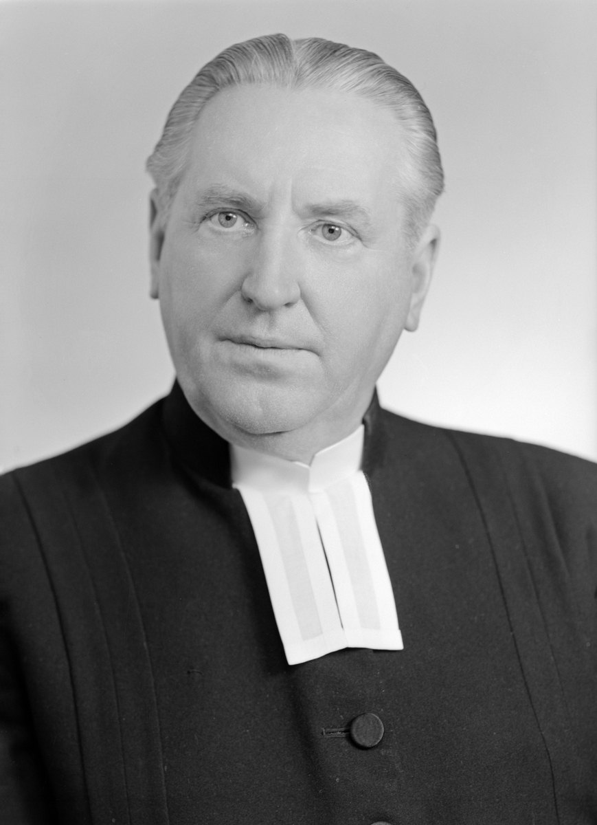 Porträtt av kyrkoherden i Vadstena pastorat, David Myrgård.