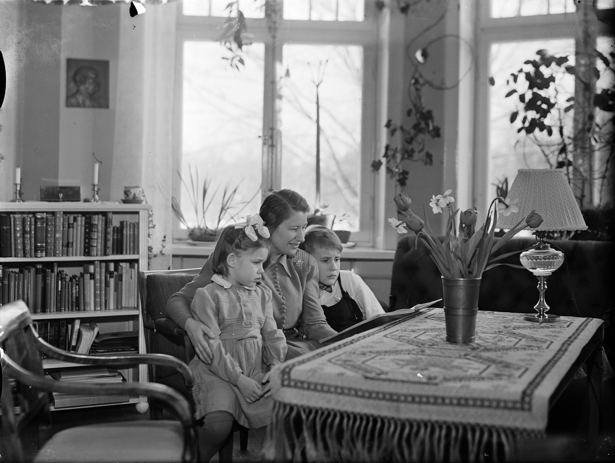 Familjen Wold i hemmet, Vasagatan 1, Luthagen, Uppsala 1949