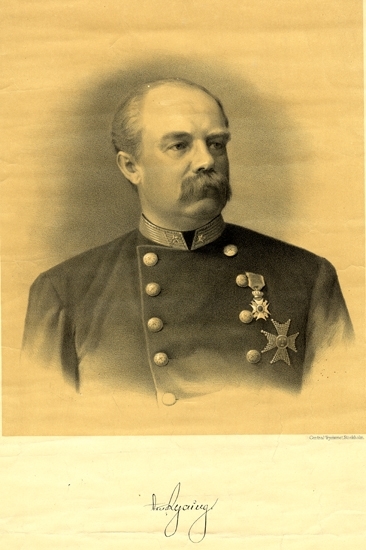 Porträtt (reproduktion). Litografi.
Porträtt av Axel Ryding (1831-1897). 
Man i uniform med ordnar och medaljer.