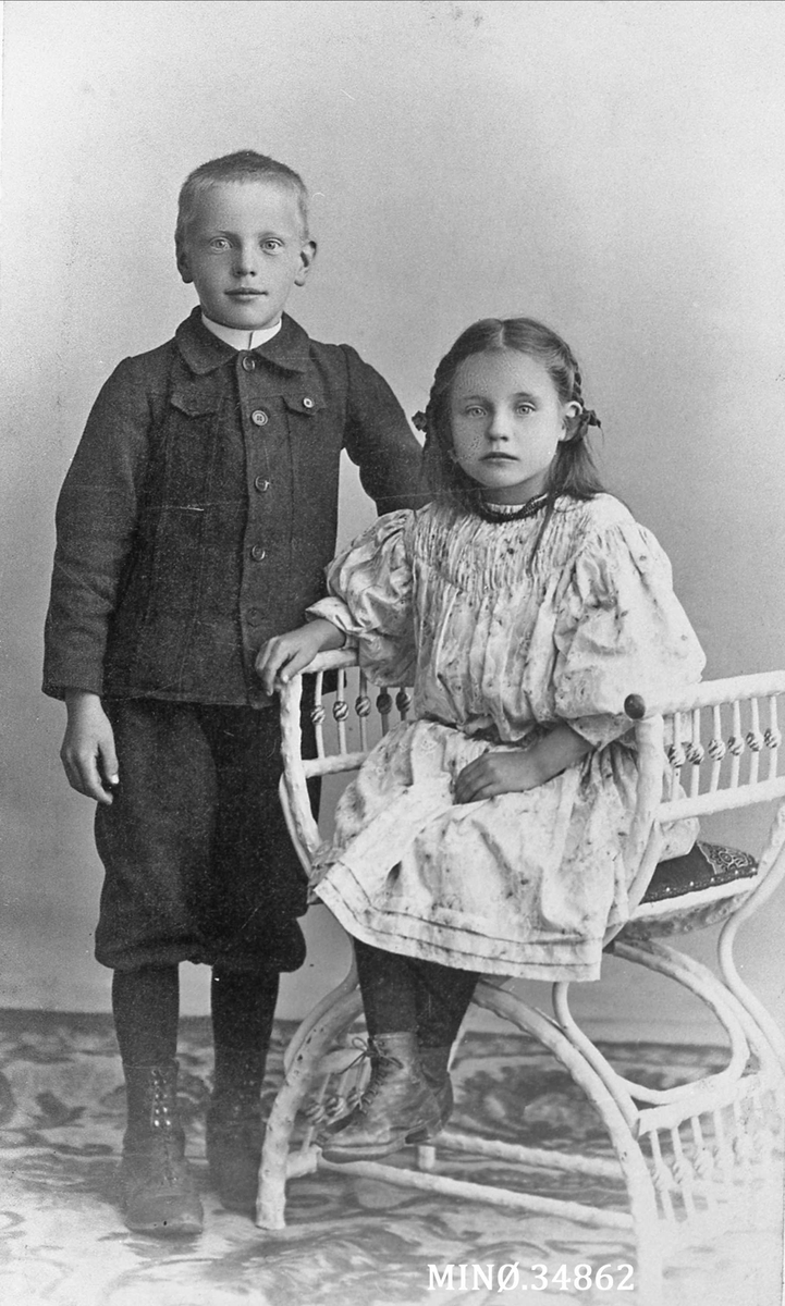 Søskenpar. Annar Johansson Røe (6. 9. 1898-17. 6. 1920) og Marit Johansdatter Røe (13. 1. 1901-9. 10. 1979)
