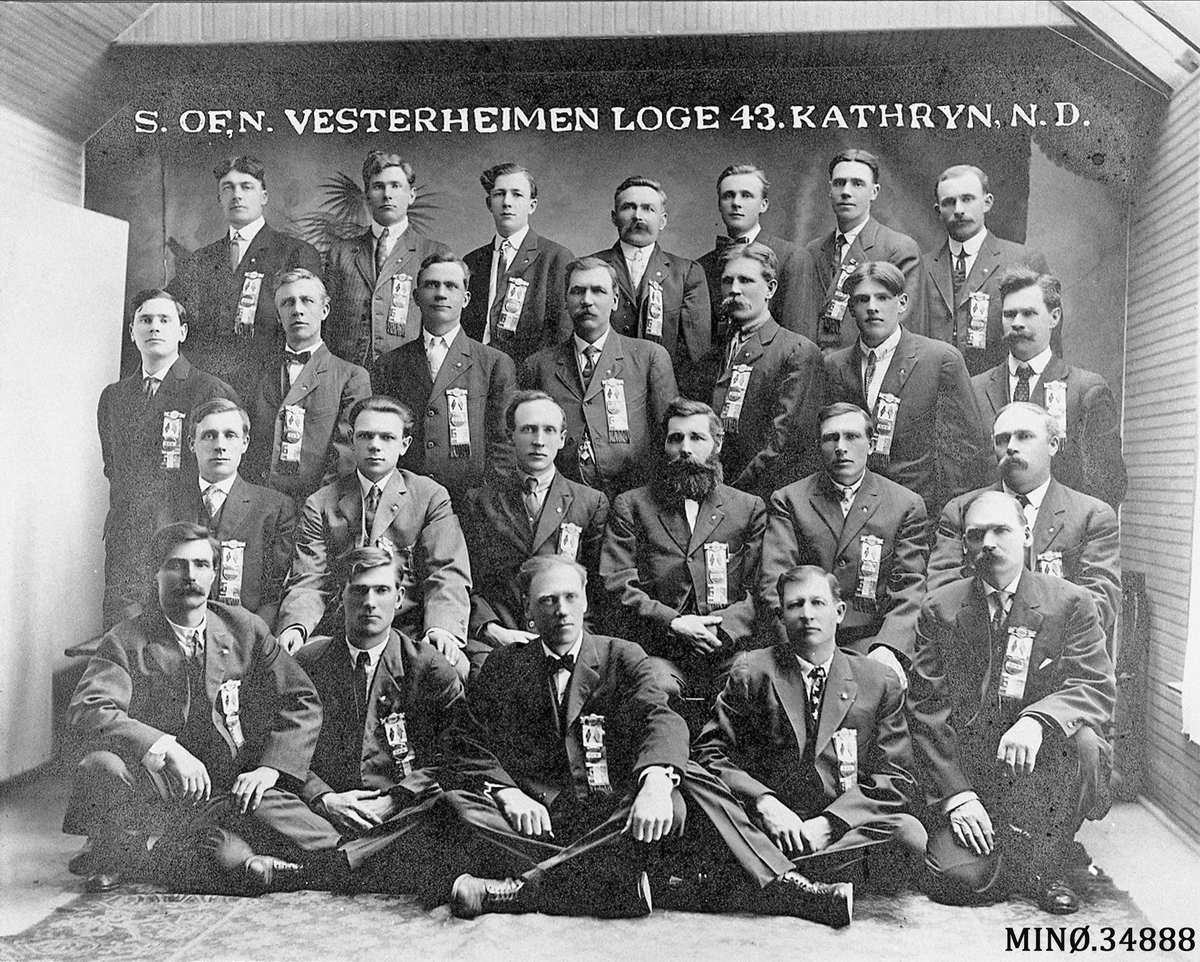 Gruppebilde menn- "Sons of Norway Vesterheimen Loge 43 Kathryn North Dakota"