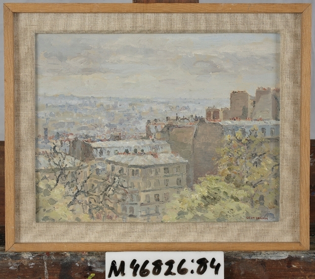 Oljemålning på träpannå.
"Gråvädersdag, Paris", -1959. Utsikt över trädkronor och hustak.