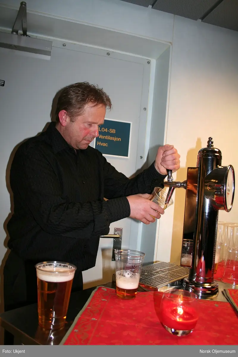 Julefeiring med alkoholfritt øl på Draugen 1. juledag 2010.