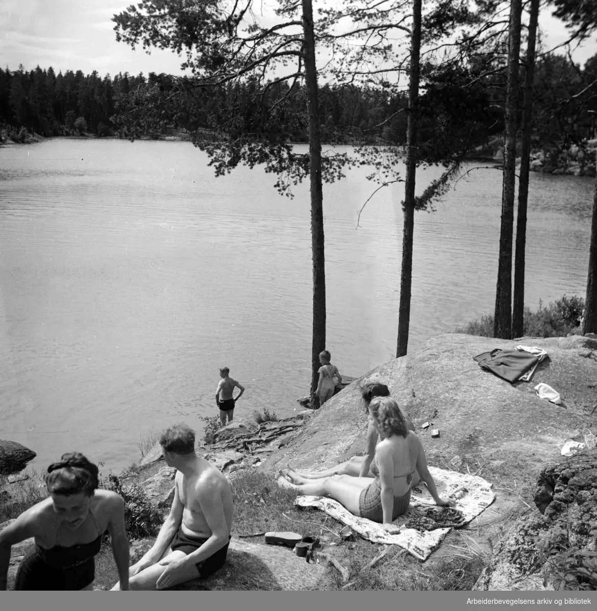 Østmarka, Ulsrudvannet. Badeliv. Juni 1949