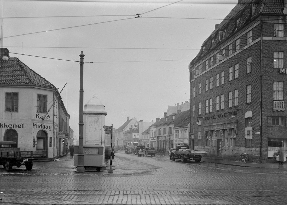 Hjørnet av Prinsens gate og Ravelsveita, og  Prinsenkrysset