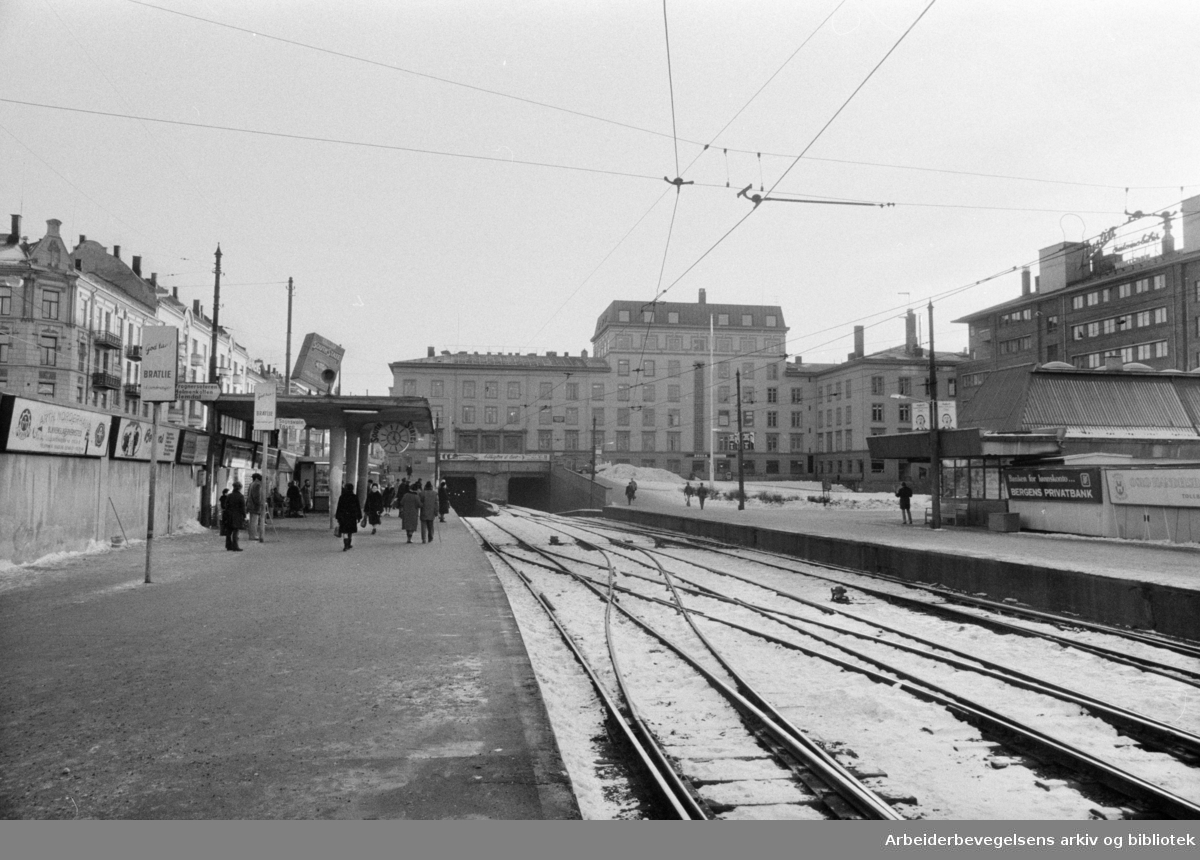 Majorstuhuset. Majorstua stasjon. November 1973