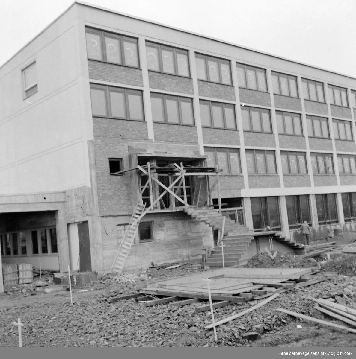 Løren: Aanonsens Fabrikkers nybygg. November 1956
